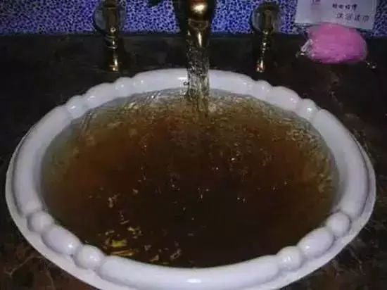 看看您家用的水管，是不銹鋼水管太貴，還是家人的健康不值得投資？